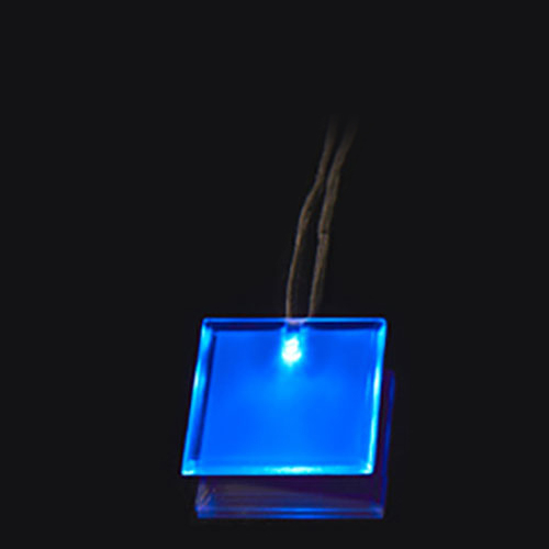 BADGE DEL CARRE AVEC CORDON - BLEU - 3 BATTERIES AG3 INCLUSES & REMPLAÇABLES