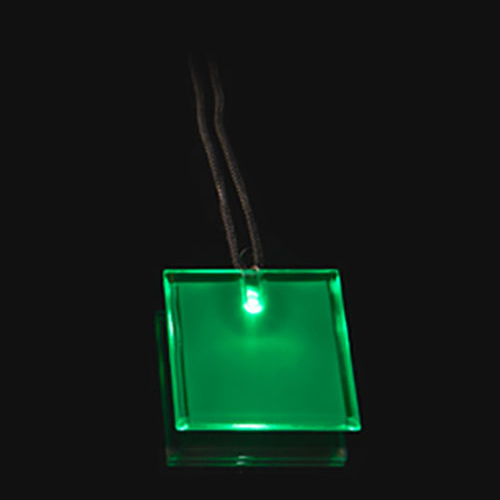 BADGE DEL CARRE AVEC CORDON - VERT - 3 BATTERIES AG3 INCLUSES & REMPLAÇABLES